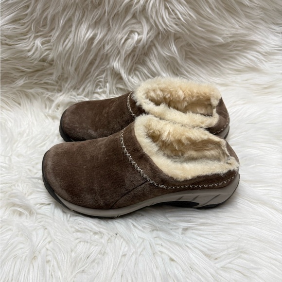 Merrell Shoes - Merrel Brown Suede Fur-Lined Clogs size 6